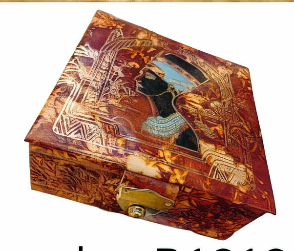 -Square leather box, various shapes and colors, 12 x 12 cm
